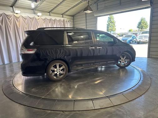 Attitude Black 2015 Toyota Sienna SE