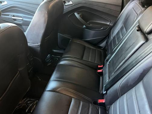 White Platinum Metallic Tri-Coat 2017 Ford Escape Titanium