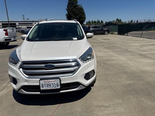 White Platinum Metallic Tri-Coat 2017 Ford Escape Titanium