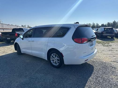 Bright White Clearcoat 2023 Chrysler Voyager LX
