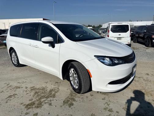 Bright White Clearcoat 2023 Chrysler Voyager LX
