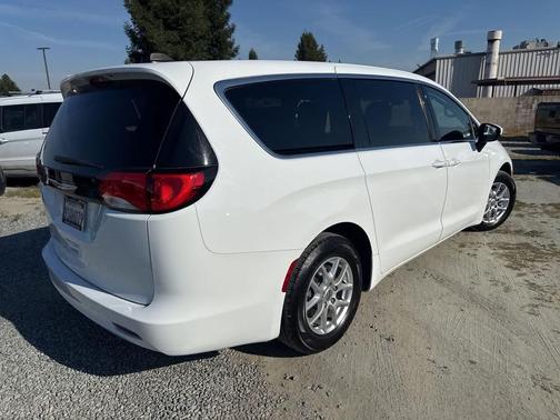 Bright White Clearcoat 2023 Chrysler Voyager LX