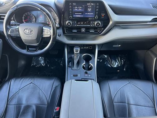 2021 Toyota Highlander LE