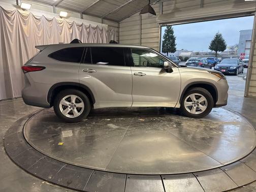 2021 Toyota Highlander LE