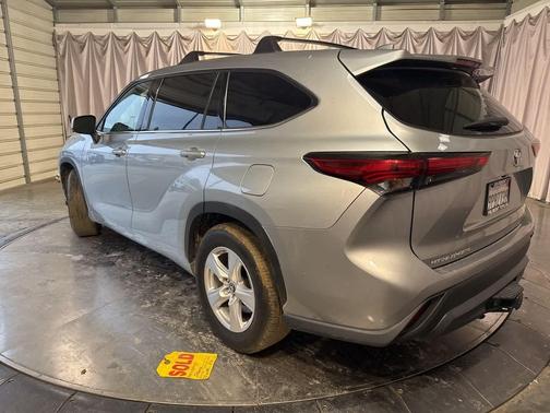 2021 Toyota Highlander LE