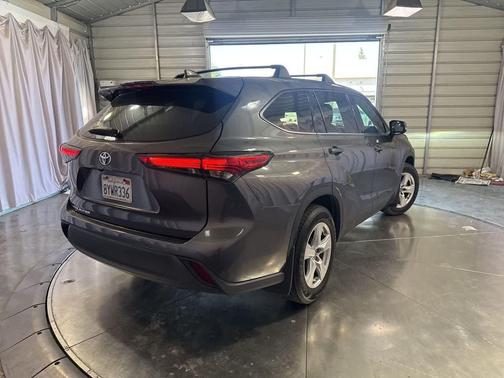 Magnetic Gray Metallic 2021 Toyota Highlander L