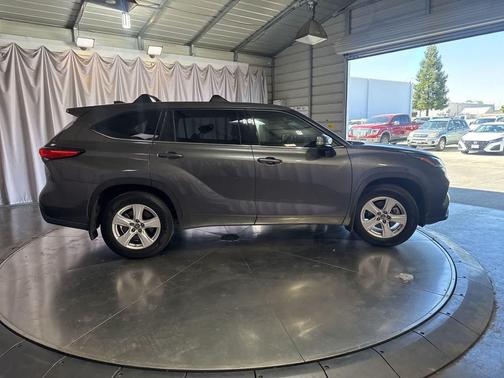 Magnetic Gray Metallic 2021 Toyota Highlander L
