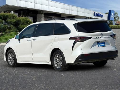2023 Toyota Sienna XLE