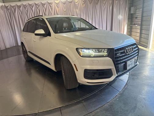 White 2017 Audi Q7 3.0T Prestige