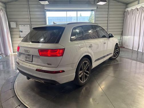 White 2017 Audi Q7 3.0T Prestige