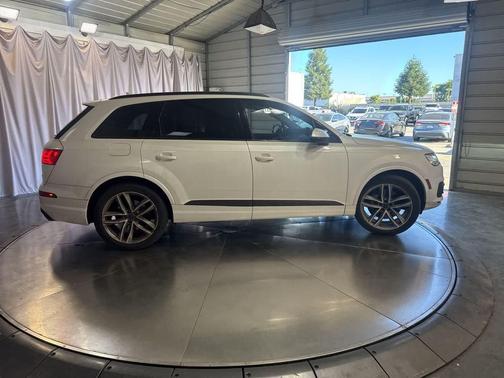 White 2017 Audi Q7 3.0T Prestige