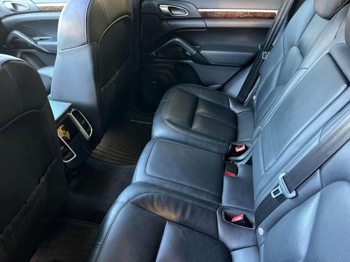 Black 2016 Porsche Cayenne Cayenne