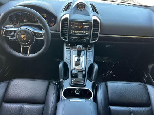 Black 2016 Porsche Cayenne Cayenne
