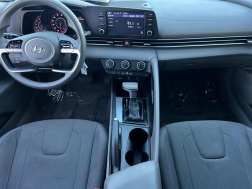 2021 Hyundai ELANTRA SE