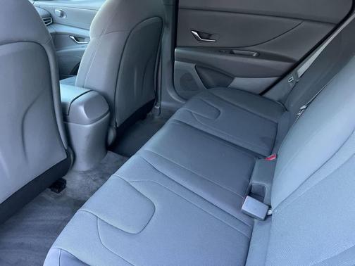 2021 Hyundai ELANTRA SE