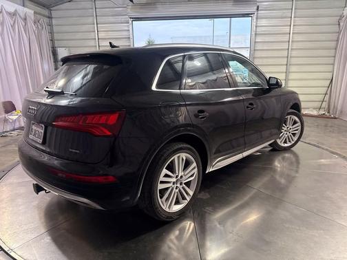 Mythos Black Metallic 2019 Audi Q5 2.0T Premium Plus