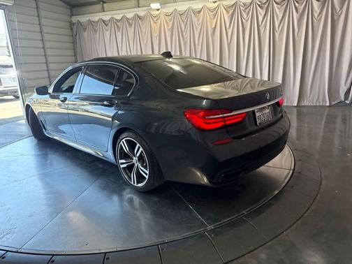Singapore Gray Metallic 2019 BMW 740 740i