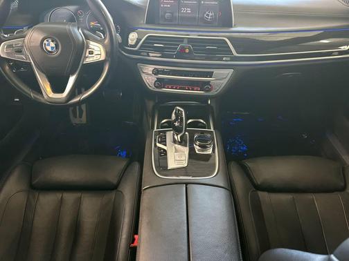 Singapore Gray Metallic 2019 BMW 740 740i