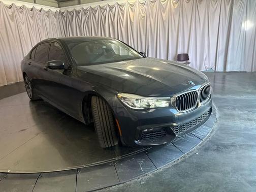 Singapore Gray Metallic 2019 BMW 740 740i