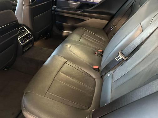Singapore Gray Metallic 2019 BMW 740 740i
