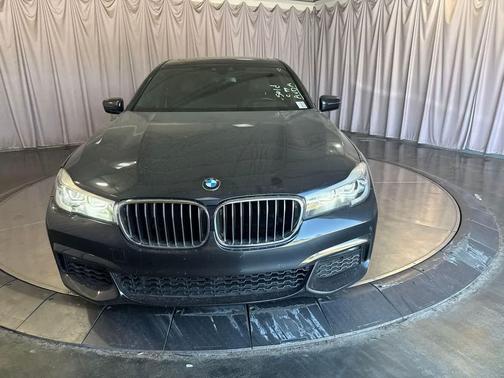 Singapore Gray Metallic 2019 BMW 740 740i