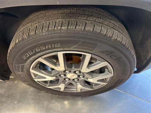 2023 GMC Acadia AWD SLT