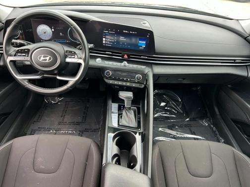 Abyss Black 2024 Hyundai ELANTRA SEL