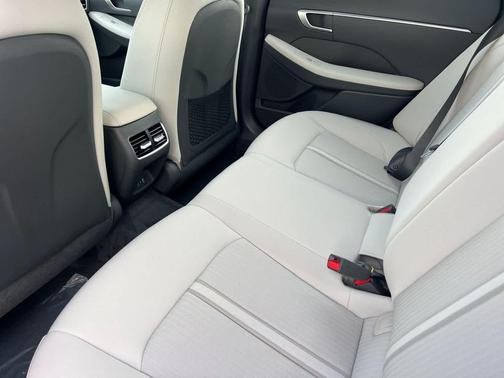 2026 Hyundai SONATA Hybrid Base