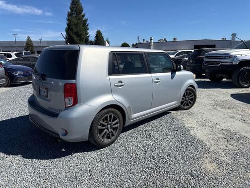 Silver Ignit10n 2013 Scion xB 10 Series
