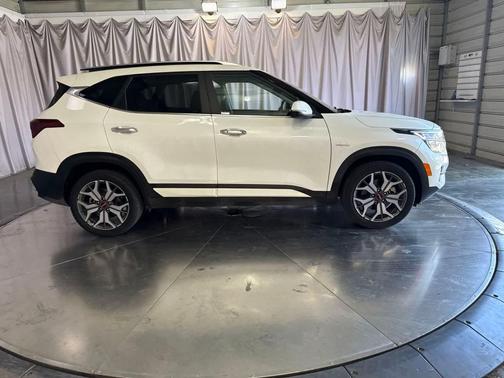 Snow White Pearl 2022 Kia Seltos SX