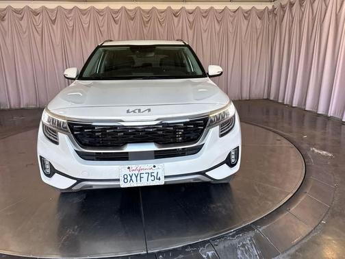 Snow White Pearl 2022 Kia Seltos SX