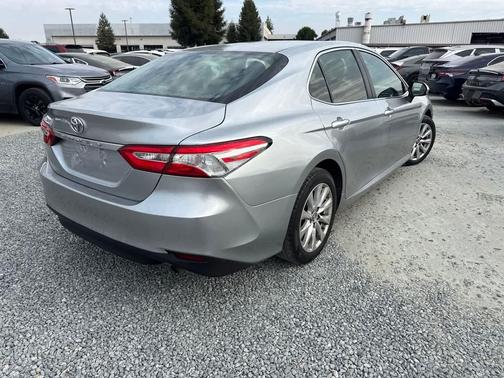 Celestial Silver Metallic 2018 Toyota Camry LE
