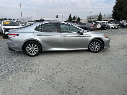 Celestial Silver Metallic 2018 Toyota Camry LE
