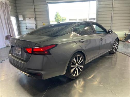 2020 Nissan Altima SR FWD