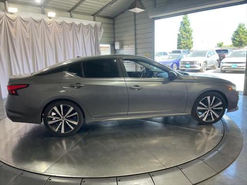 2020 Nissan Altima SR FWD