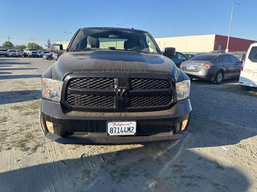 Brilliant Black Crystal Pearlcoat 2018 RAM 1500 Express