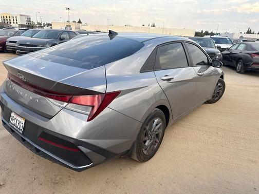 Fluid Metal 2024 Hyundai ELANTRA SEL