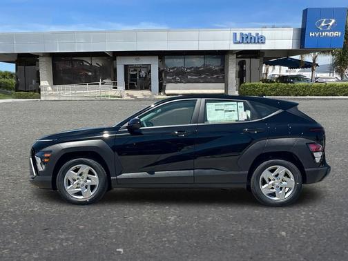 Abyss Black Pearl 2026 Hyundai KONA SE