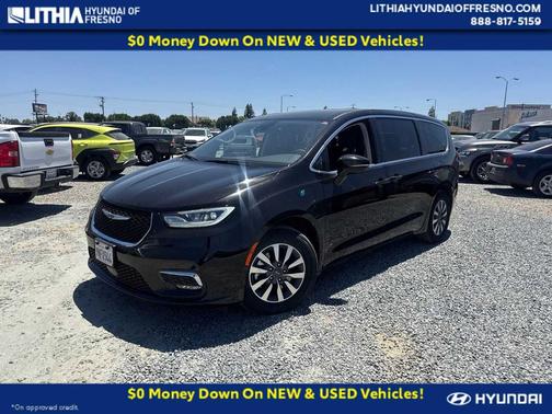 Diamond Black Crystal Pearlcoat 2024 Chrysler Pacifica L