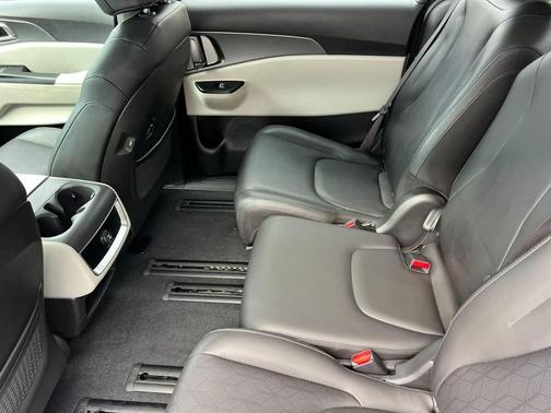 2022 Kia Carnival LXS