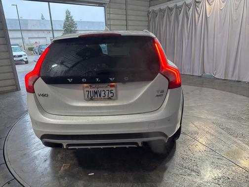 2015 Volvo V60 Cross Country T5 Platinum