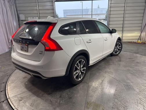 2015 Volvo V60 Cross Country T5 Platinum