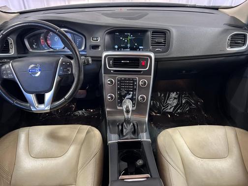 2015 Volvo V60 Cross Country T5 Platinum