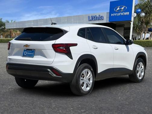 Summit White 2024 Chevrolet Trax LS