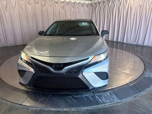 Celestial Silver Metallic 2018 Toyota Camry SE