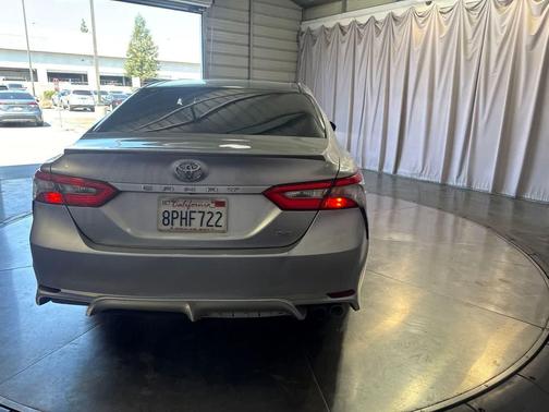 Celestial Silver Metallic 2018 Toyota Camry SE