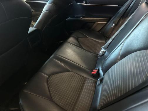 Celestial Silver Metallic 2018 Toyota Camry SE