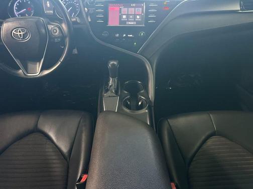 Celestial Silver Metallic 2018 Toyota Camry SE