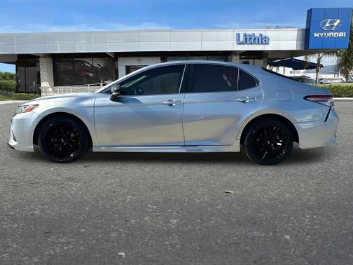 Celestial Silver Metallic 2018 Toyota Camry SE