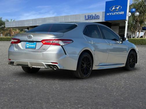 Celestial Silver Metallic 2018 Toyota Camry SE